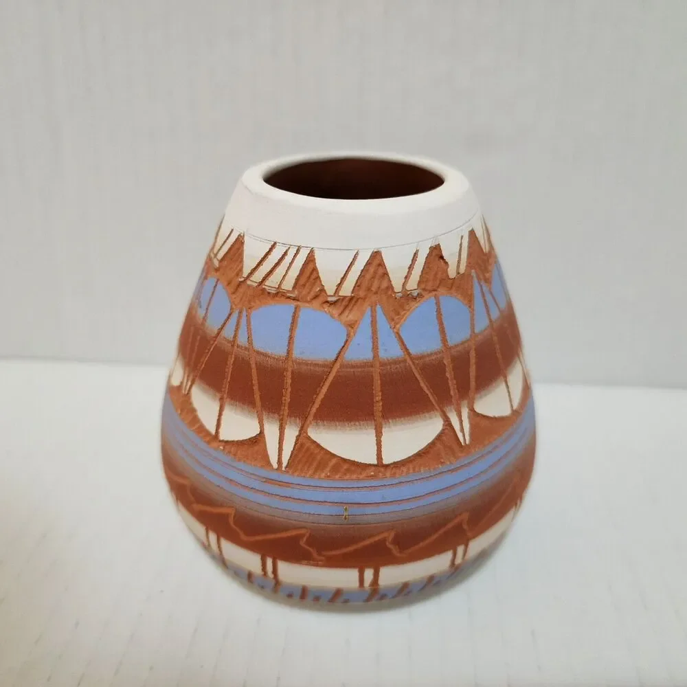 Navajo Native American Etched Pottery Vase Pot Brown Blue White 3.5 Signed Ella